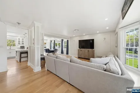13 Dogwood Court Paramus NJ 07652