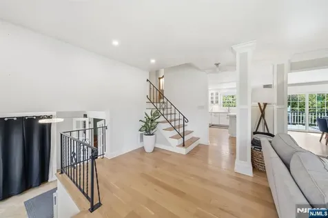 13 Dogwood Court Paramus NJ 07652