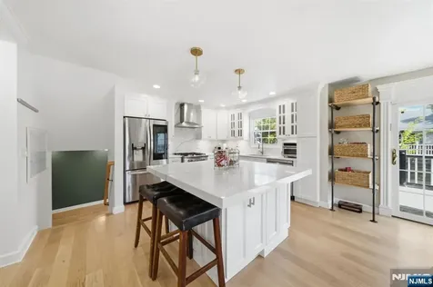 13 Dogwood Court Paramus NJ 07652