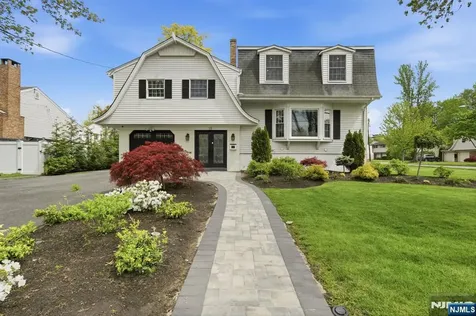 13 Dogwood Court Paramus NJ 07652