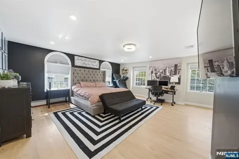 13 Dogwood Court Paramus NJ 07652