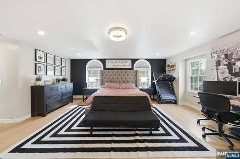 13 Dogwood Court Paramus NJ 07652