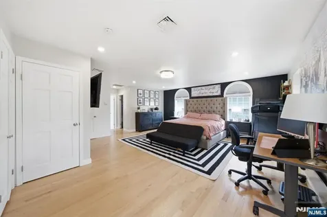 13 Dogwood Court Paramus NJ 07652