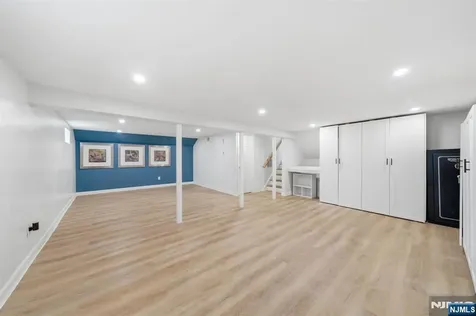 13 Dogwood Court Paramus NJ 07652