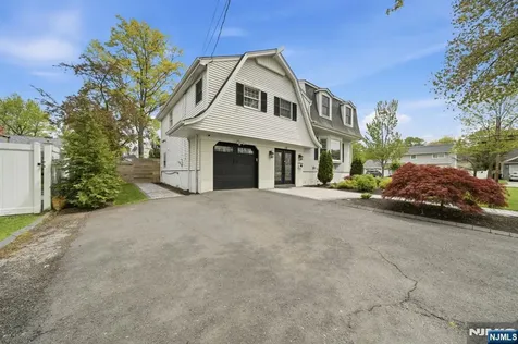 13 Dogwood Court Paramus NJ 07652