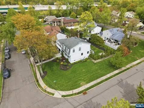 13 Dogwood Court Paramus NJ 07652