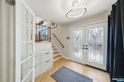 13 Dogwood Court Paramus NJ 07652