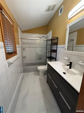 477 3rd Street Palisades Park NJ 07650