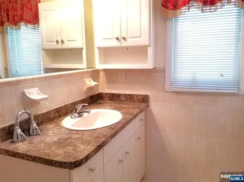 393 Washington Avenue Cliffside Park NJ 07010