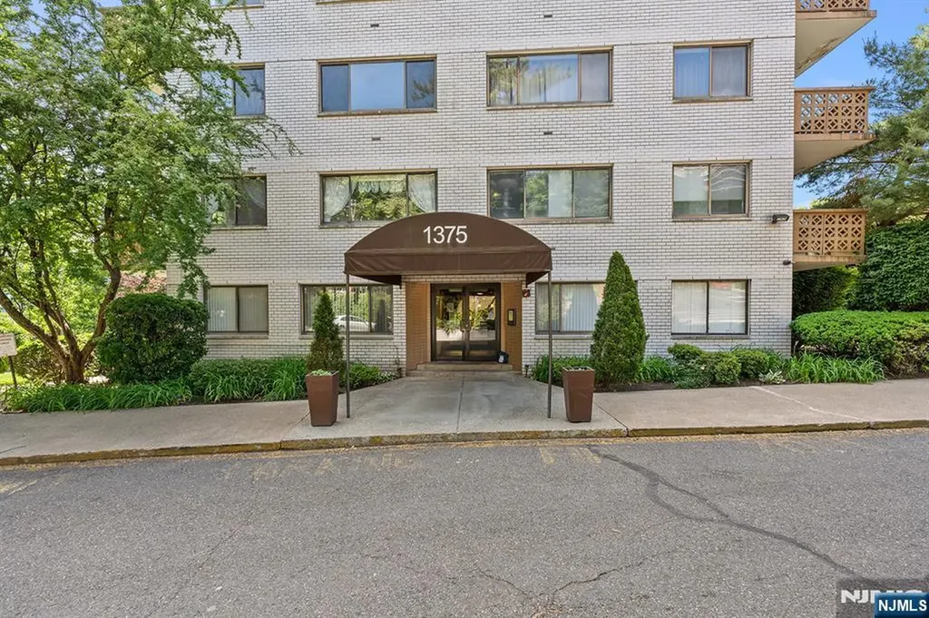 1375 River Road Edgewater NJ 07020