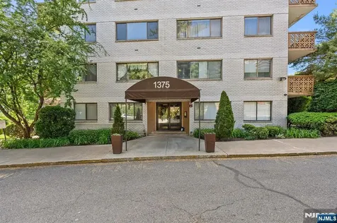 1375 River Road Edgewater NJ 07020