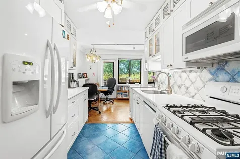1375 River Road Edgewater NJ 07020