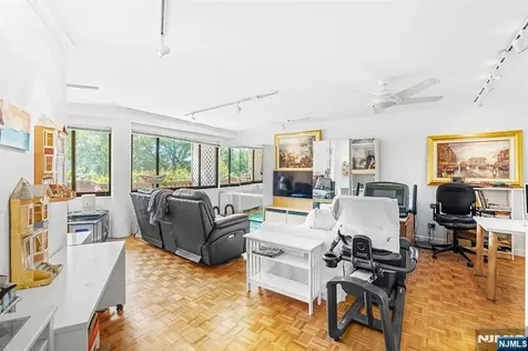 1375 River Road Edgewater NJ 07020