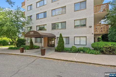 1375 River Road Edgewater NJ 07020