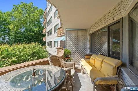 1375 River Road Edgewater NJ 07020