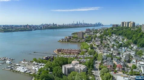 1375 River Road Edgewater NJ 07020