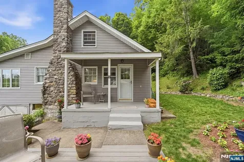 8 Ivan Road West Milford NJ 07480