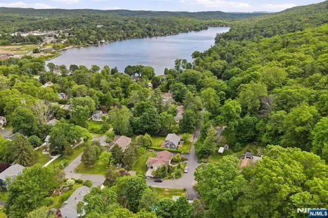 8 Ivan Road West Milford NJ 07480