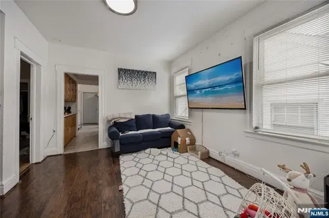 196 Windsor Street Kearny NJ 07032