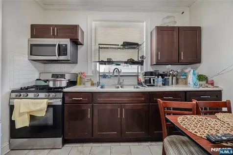 196 Windsor Street Kearny NJ 07032