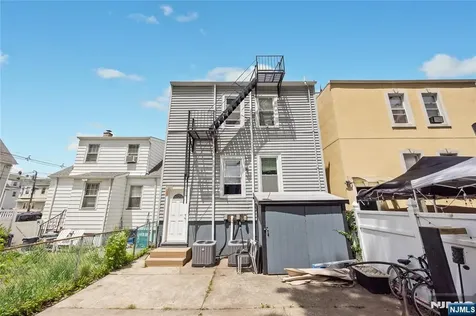 196 Windsor Street Kearny NJ 07032