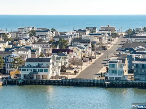 25 W Bayberry Drive Beach Haven NJ 08008