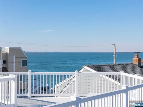 25 W Bayberry Drive Beach Haven NJ 08008