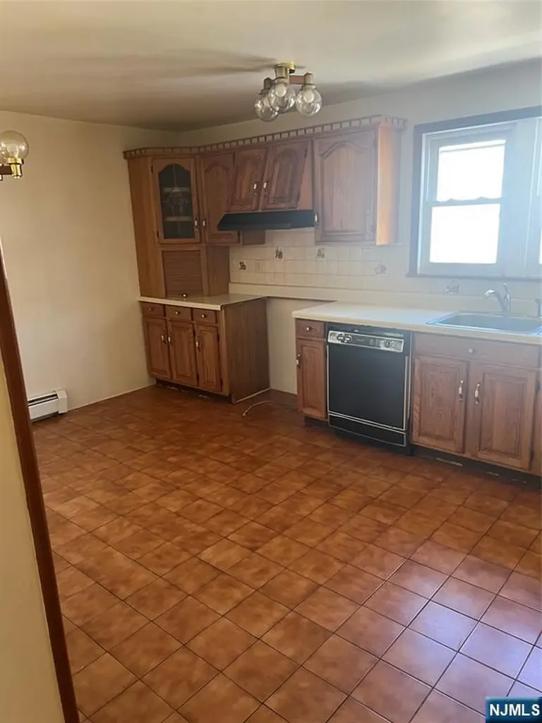 195 Walnut Street Newark NJ 07105