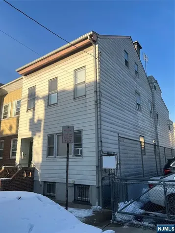 195 Walnut Street Newark NJ 07105