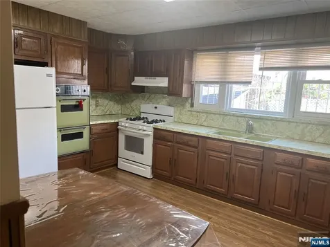 195 Walnut Street Newark NJ 07105