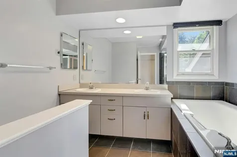 172 Grandview Lane Mahwah NJ 07430