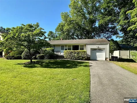 622 Valley Court Twp Of Washington NJ 07676