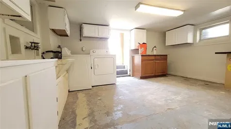 609 Chase Avenue Lyndhurst NJ 07071