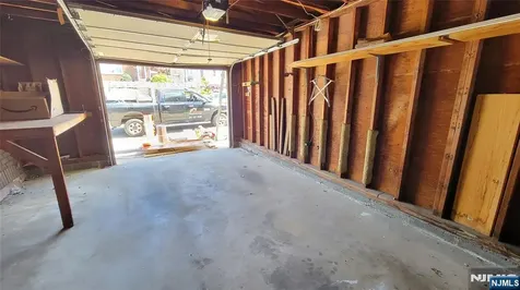 609 Chase Avenue Lyndhurst NJ 07071