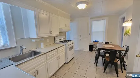 609 Chase Avenue Lyndhurst NJ 07071