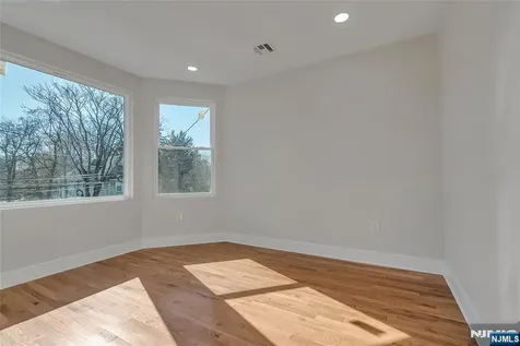 249 Hillside Leonia NJ 07605