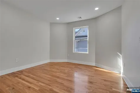 249 Hillside Leonia NJ 07605
