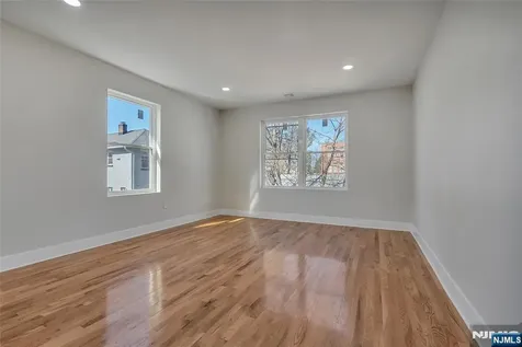 249 Hillside Leonia NJ 07605