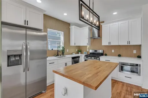 249 Hillside Leonia NJ 07605