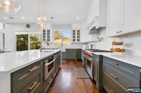 37 Glenfair Road Glen Rock NJ 07452