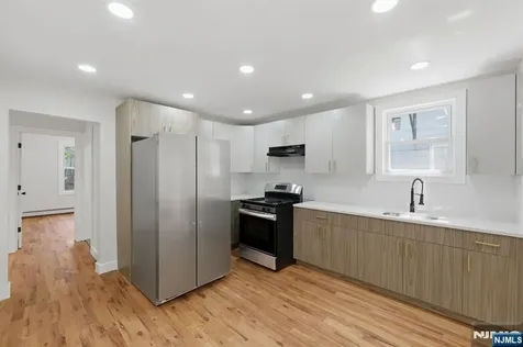 203-205 Hansbury Newark NJ 07112