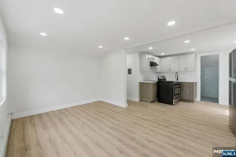 203-205 Hansbury Newark NJ 07112