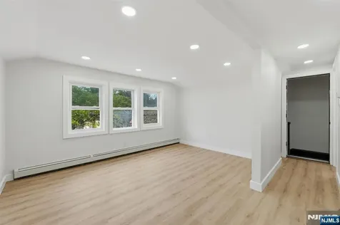 203-205 Hansbury Newark NJ 07112