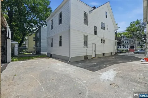 203-205 Hansbury Newark NJ 07112
