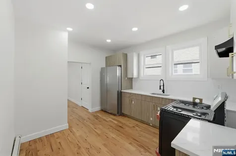 203-205 Hansbury Newark NJ 07112