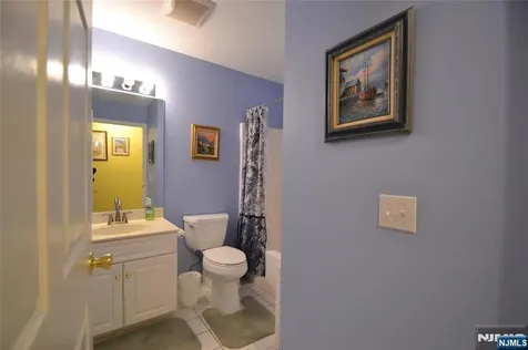 4 Chanda Court Clifton NJ 07012