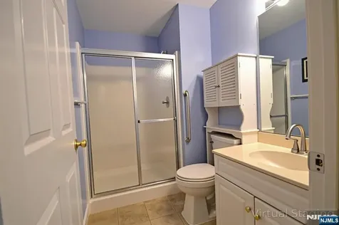 4 Chanda Court Clifton NJ 07012
