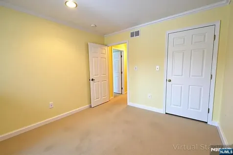 4 Chanda Court Clifton NJ 07012