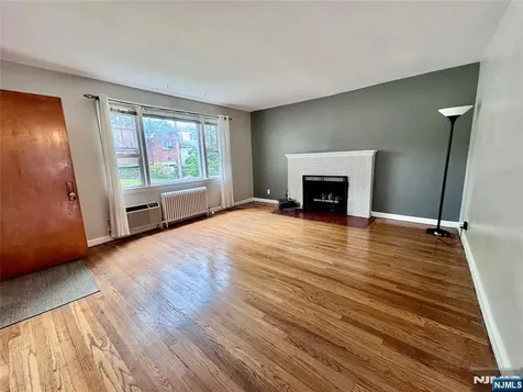 816 Kingsland Lane Fort Lee NJ 07024