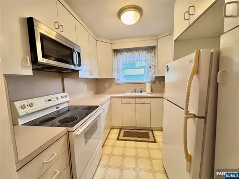 816 Kingsland Lane Fort Lee NJ 07024